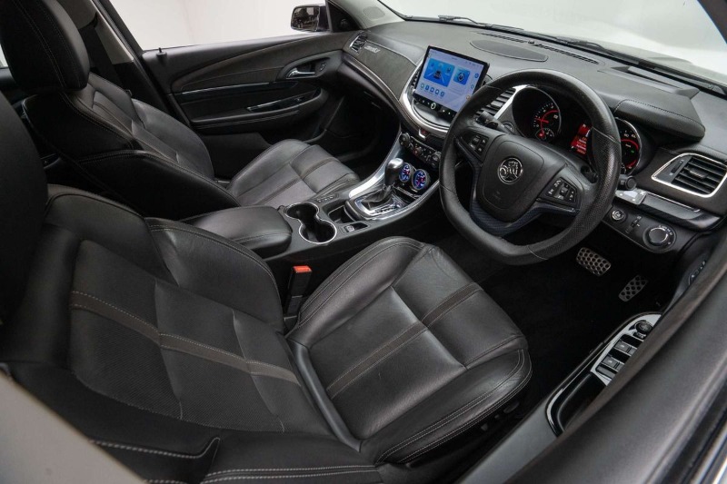 
								Holden Commodore SS V VF Series II full									