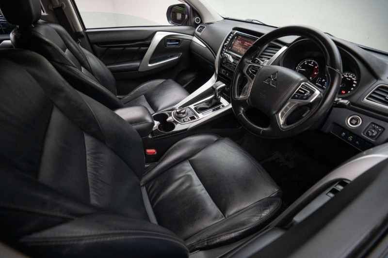 
								Mitsubishi Pajero Sport Exceed QE full									