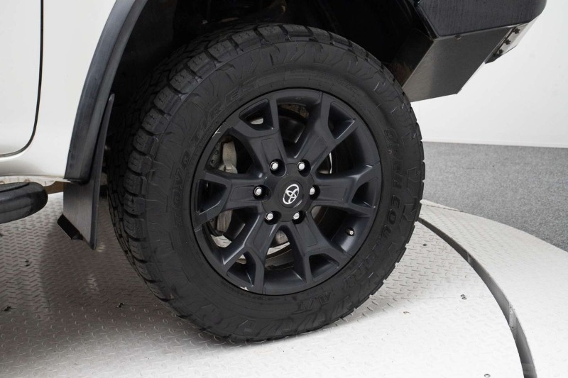 
								Toyota Fortuner GXL GUN156R full									