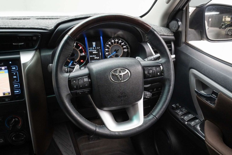 
								Toyota Fortuner GXL GUN156R full									