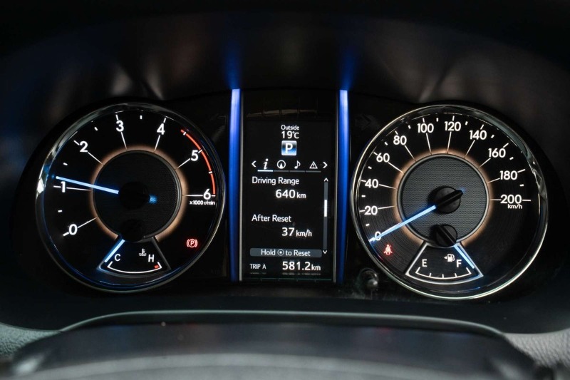 
								Toyota Fortuner GXL GUN156R full									