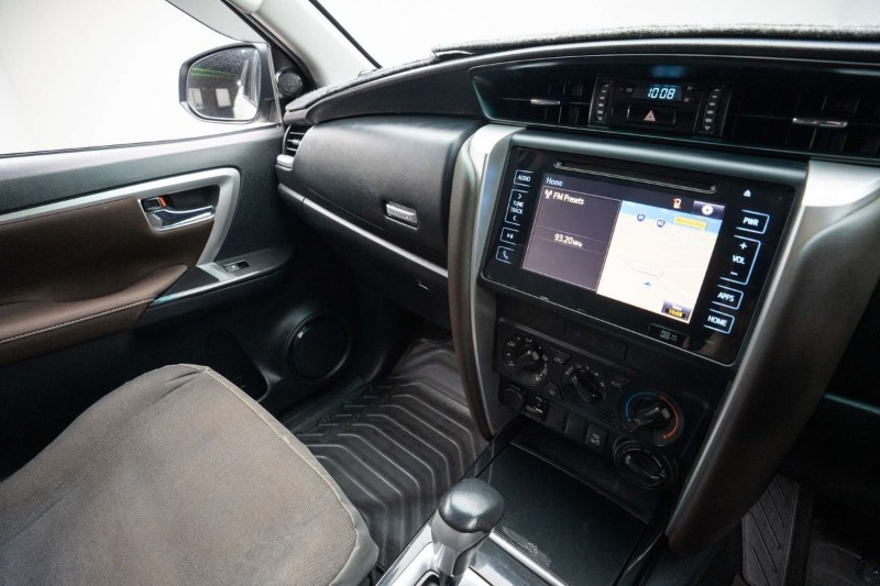 
								Toyota Fortuner GXL GUN156R full									