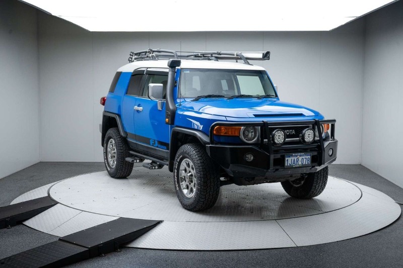 
								Toyota FJ Cruiser GSJ15R full									