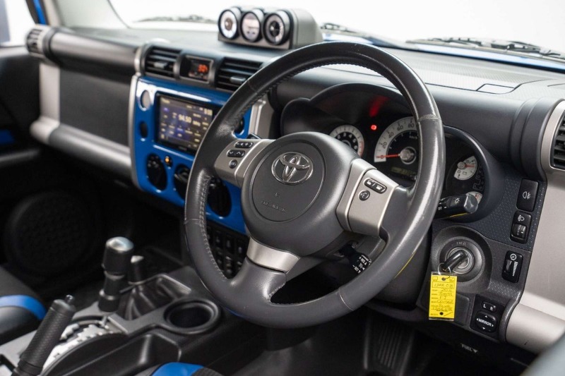 
								Toyota FJ Cruiser GSJ15R full									