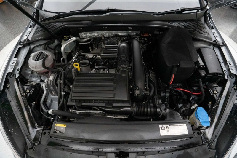 
								Volkswagen Golf 90TSI 7 full									