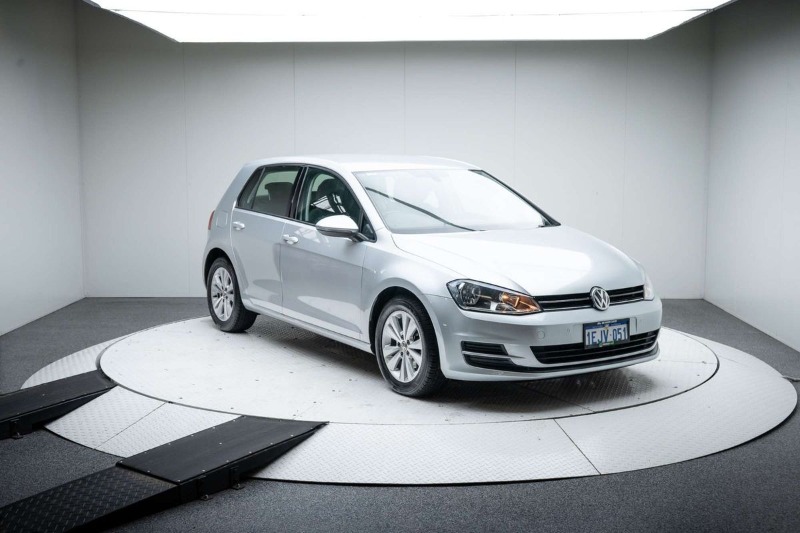 
								Volkswagen Golf 90TSI 7 full									