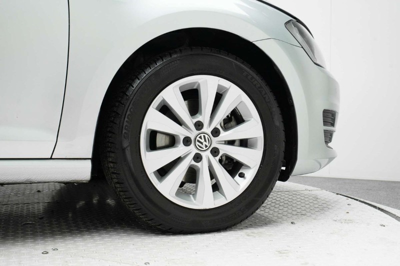 
								Volkswagen Golf 90TSI 7 full									