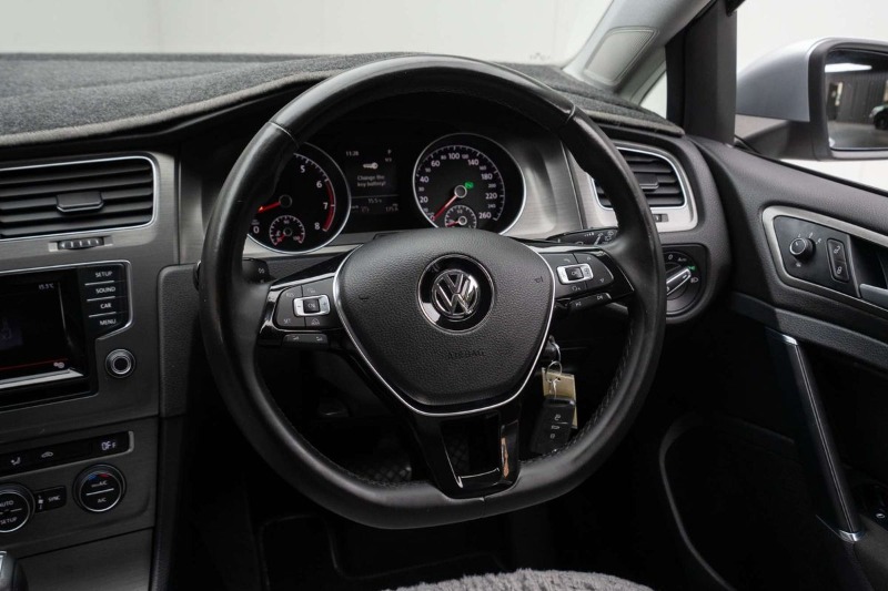 
								Volkswagen Golf 90TSI 7 full									