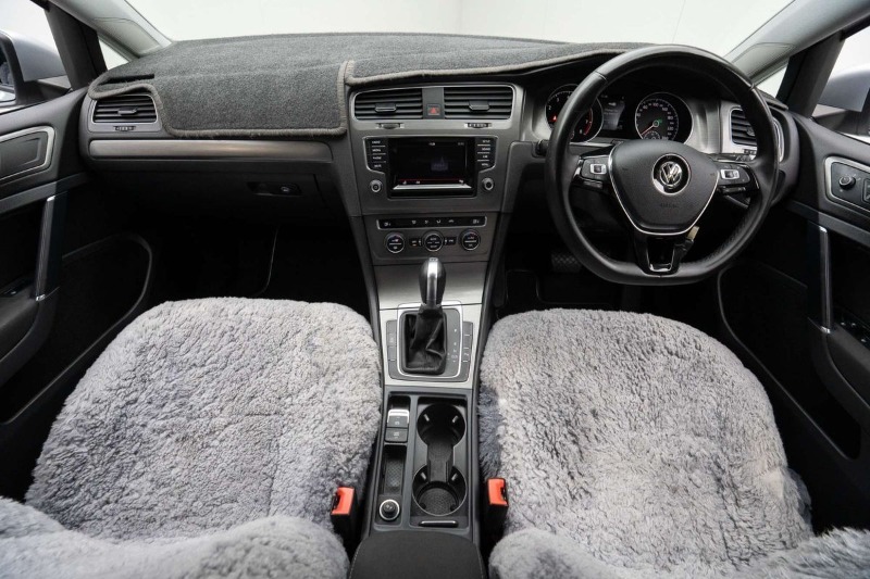 
								Volkswagen Golf 90TSI 7 full									