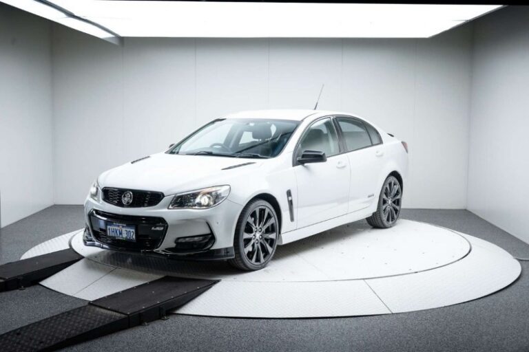 Holden Commodore SS Black VF Series II