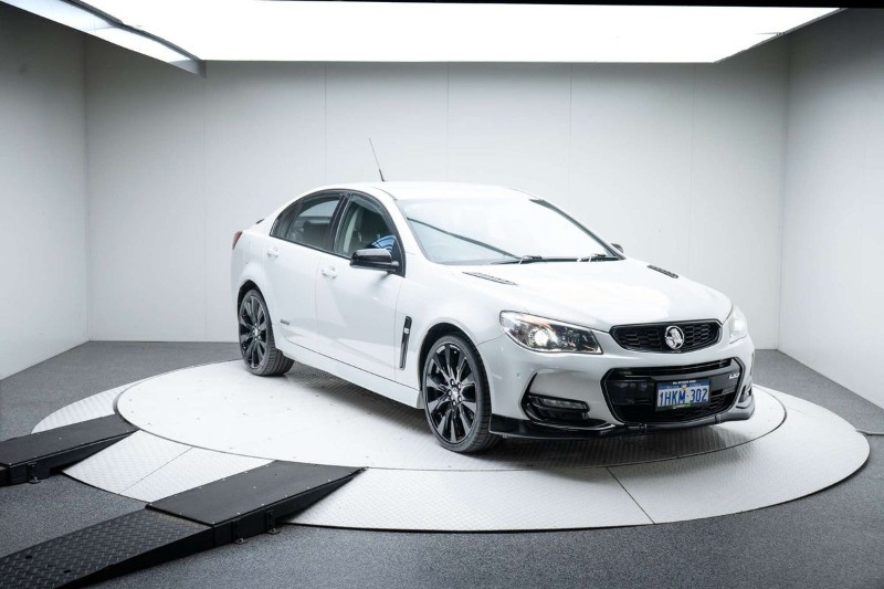 
								Holden Commodore SS Black VF Series II full									