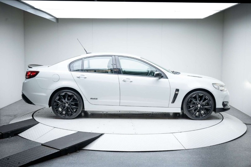 
								Holden Commodore SS Black VF Series II full									