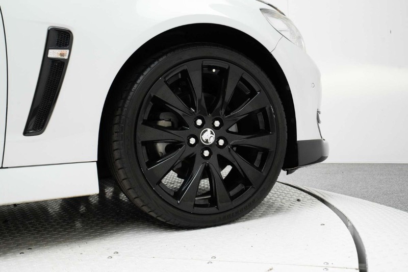 
								Holden Commodore SS Black VF Series II full									