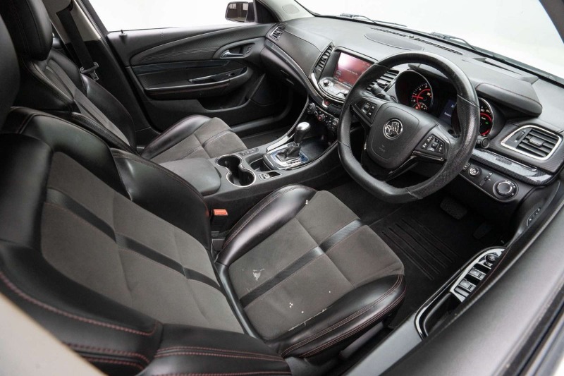 
								Holden Commodore SS Black VF Series II full									