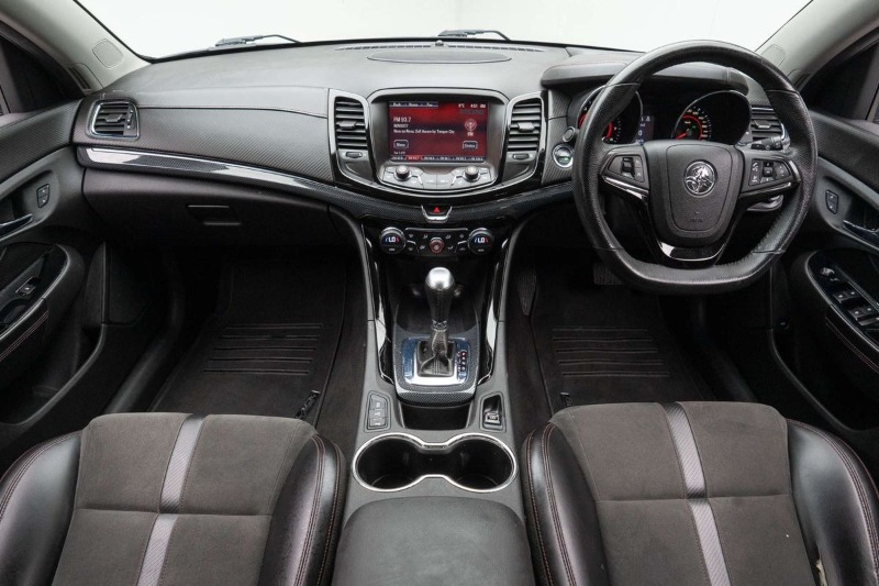 
								Holden Commodore SS Black VF Series II full									
