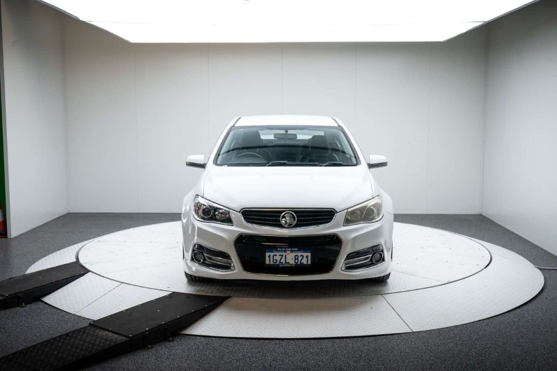 
								Holden Commodore SS Storm VF full									