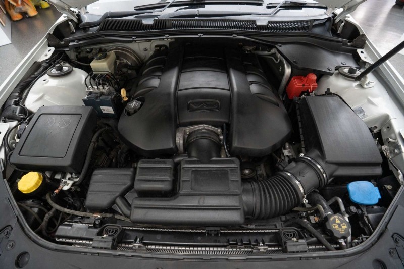 
								Holden Commodore SS Storm VF full									