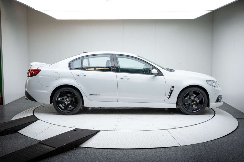 
								Holden Commodore SS Storm VF full									