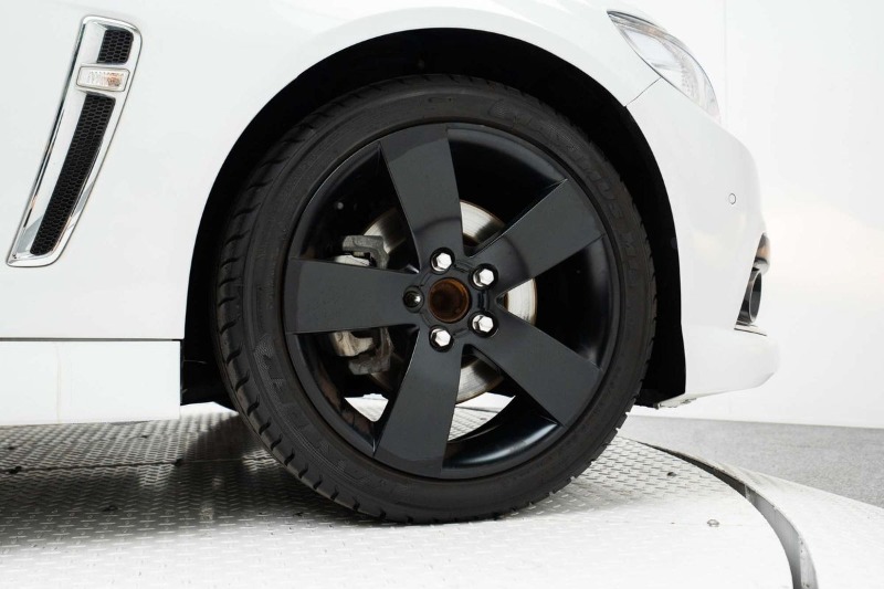 
								Holden Commodore SS Storm VF full									