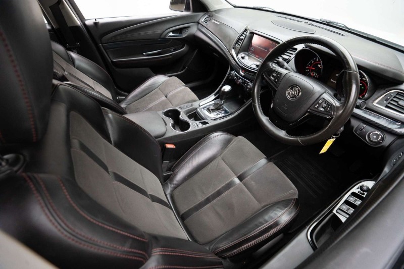 
								Holden Commodore SS Storm VF full									