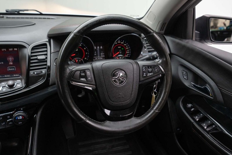 
								Holden Commodore SS Storm VF full									