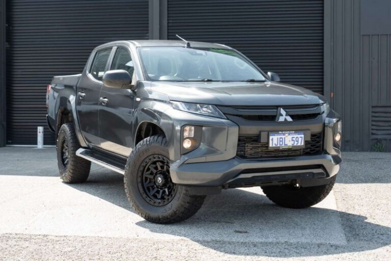 Mitsubishi Triton GLX+ MR 4X4