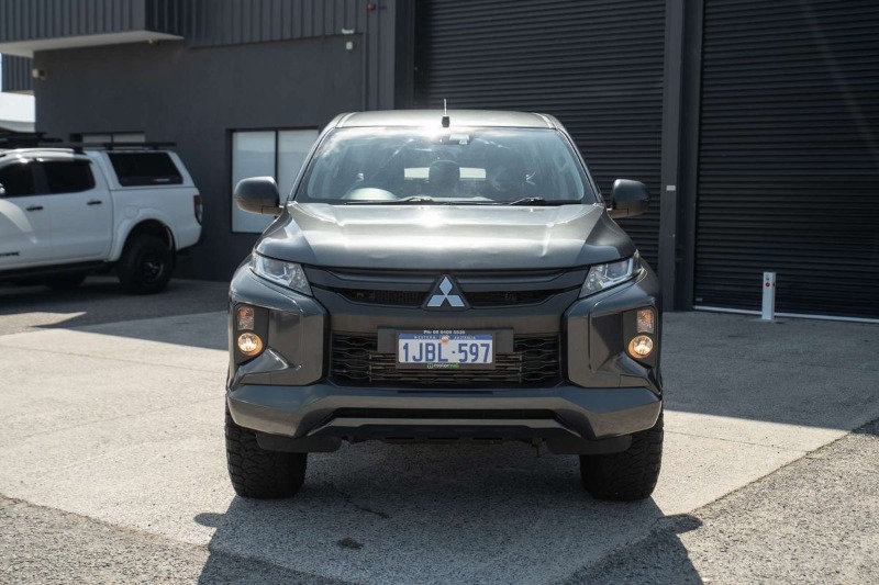 
								Mitsubishi Triton GLX+ MR 4X4 full									