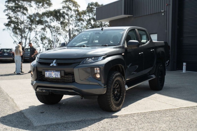 
								Mitsubishi Triton GLX+ MR 4X4 full									