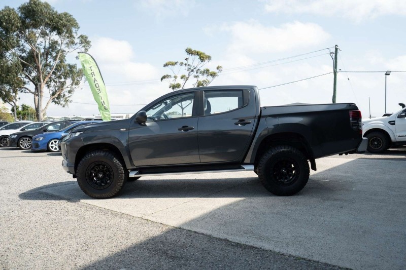
								Mitsubishi Triton GLX+ MR 4X4 full									