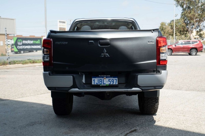
								Mitsubishi Triton GLX+ MR 4X4 full									