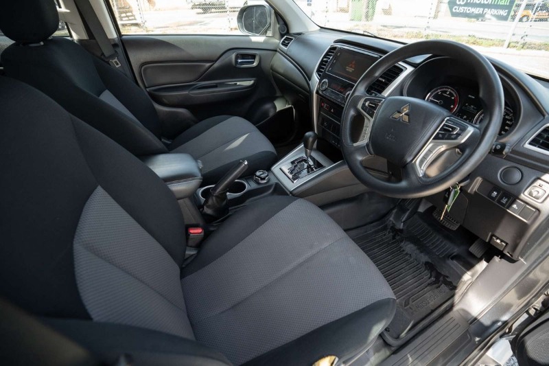 
								Mitsubishi Triton GLX+ MR 4X4 full									