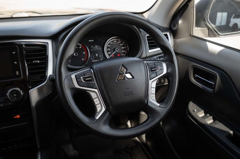 
								Mitsubishi Triton GLX+ MR 4X4 full									