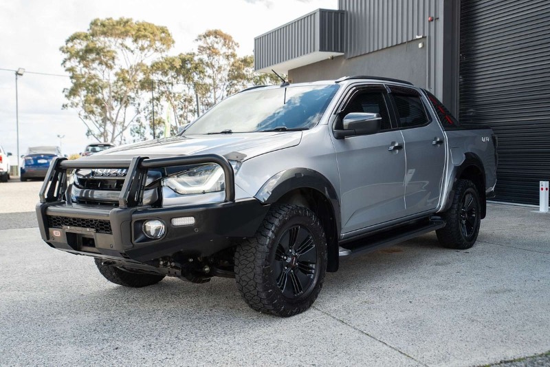 
								Isuzu D-MAX X-TERRAIN 4X4 full									