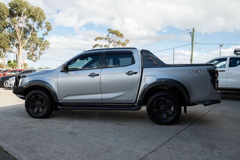 
								Isuzu D-MAX X-TERRAIN 4X4 full									