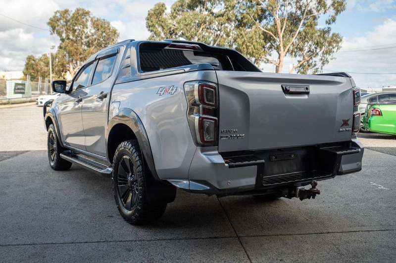 
								Isuzu D-MAX X-TERRAIN 4X4 full									