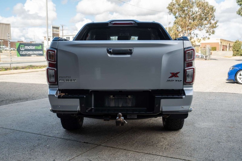 
								Isuzu D-MAX X-TERRAIN 4X4 full									