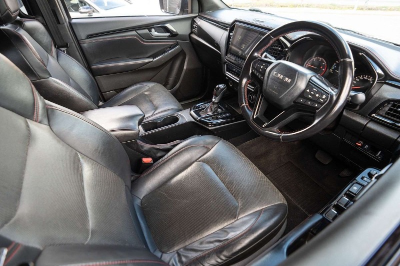 
								Isuzu D-MAX X-TERRAIN 4X4 full									