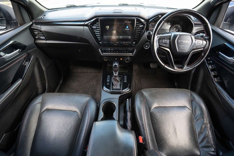 
								Isuzu D-MAX X-TERRAIN 4X4 full									