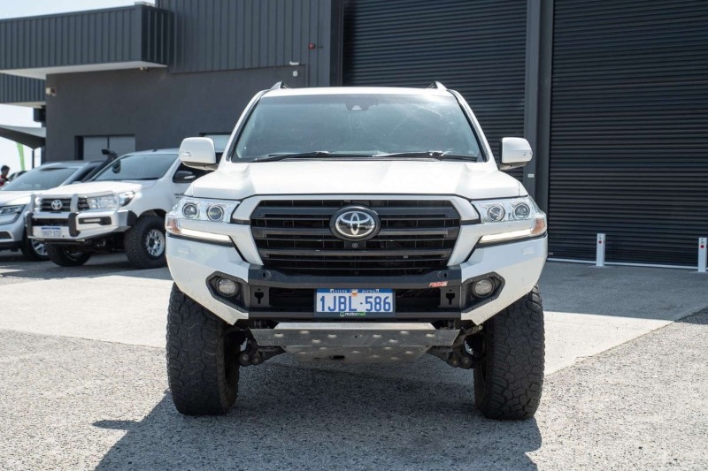 
								Toyota Landcruiser Sahara VDJ200R full									