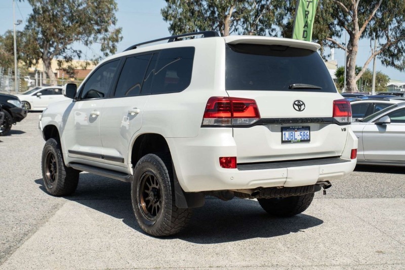 
								Toyota Landcruiser Sahara VDJ200R full									