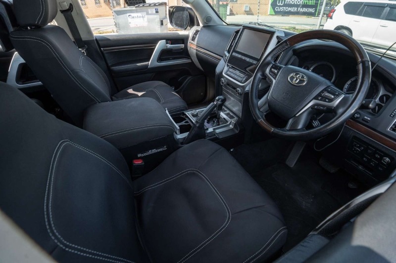 
								Toyota Landcruiser Sahara VDJ200R full									