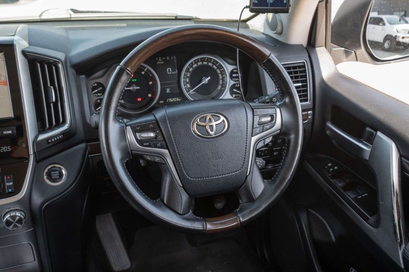 
								Toyota Landcruiser Sahara VDJ200R full									