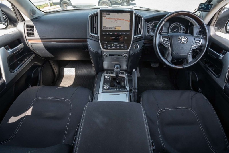 
								Toyota Landcruiser Sahara VDJ200R full									