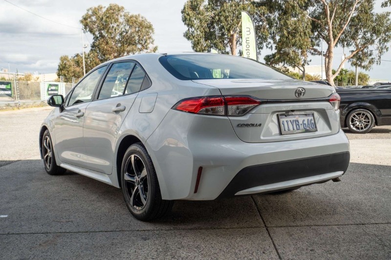 
								Toyota Corolla Ascent Sport MZEA12R full									