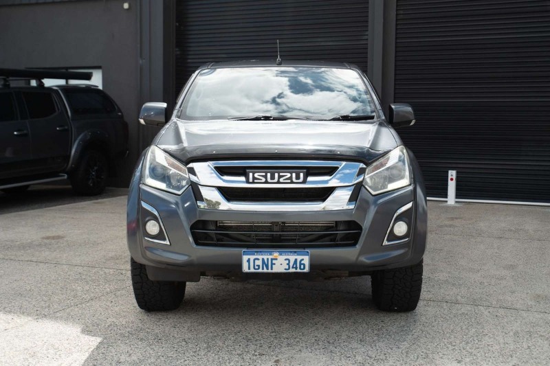 
								Isuzu D-MAX LS-M 4X4 full									