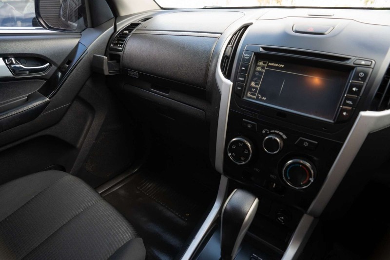 
								Isuzu D-MAX LS-M 4X4 full									