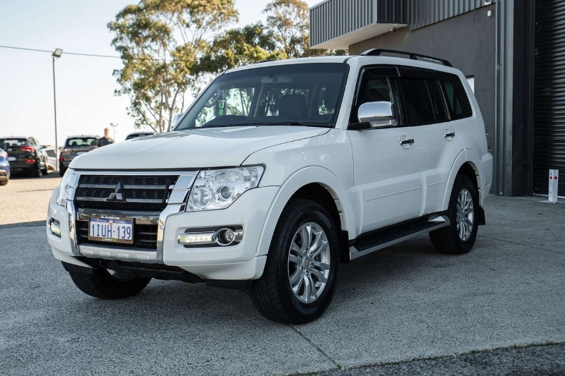 
								Mitsubishi Pajero GLX NX full									