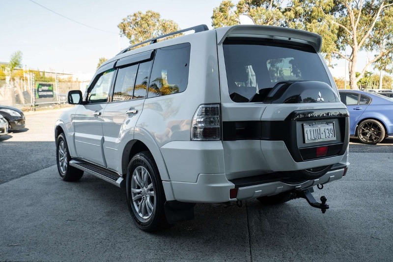 
								Mitsubishi Pajero GLX NX full									