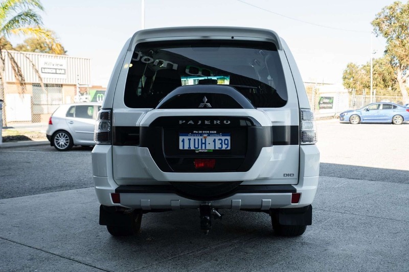 
								Mitsubishi Pajero GLX NX full									