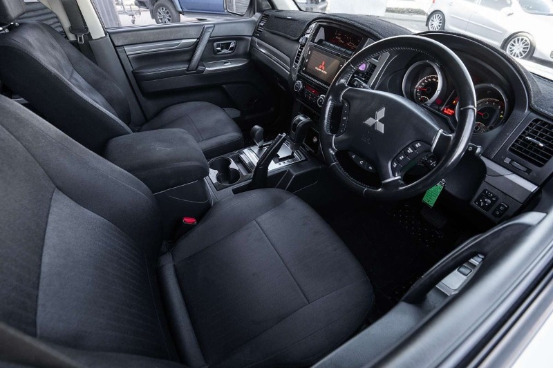 
								Mitsubishi Pajero GLX NX full									